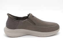 Afbeelding in Gallery-weergave laden, 242-19-009 Heren Instappers Sportief Skechers Slade Deacon 210887 TPE Donkerbeige (3648)