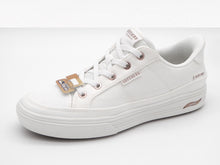 Afbeelding in Gallery-weergave laden, 142-01-003 Dames Instappers Sportief Skechers Arch Fit Arcade-See Ya There 177197 WHT Wit (3630)