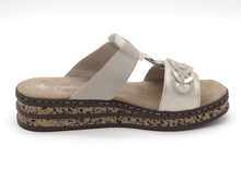 Afbeelding in Gallery-weergave laden, 163-15-008 Dames Open Slippers Mode Rieker 62936-60 Middenbeige (3560)