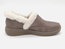 Afbeelding in Gallery-weergave laden, 192-19-006 Dames Pantoffel-Gesloten Ongevoerd Skechers Slip-Ins Cozy Escape 168114 TPE Donkerbeige  (3440)
