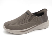 Afbeelding in Gallery-weergave laden, 242-19-009 Heren Instappers Sportief Skechers Slade Deacon 210887 TPE Donkerbeige  (3648)
