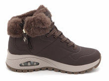 Afbeelding in Gallery-weergave laden, 172-29-024 Dames Hoge Schoenen Boot Plat Skechers Uno Rugged-Artic Avenue 190285 CHOC Donkerbruin  (3821)
