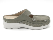 Afbeelding in Gallery-weergave laden, 181-61-002 Dames Pantoffel-Muilen Leer Wolky Roll Slipper 0622736-701 Lichtgroen  (3606)
