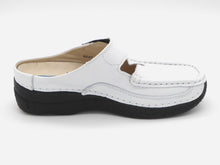 Afbeelding in Gallery-weergave laden, 181-01-002 Dames Pantoffel-Muilen Leer Wolky Roll Slipper 0622770-100 Wit  (3461)
