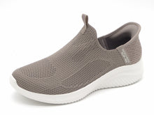 Afbeelding in Gallery-weergave laden, 142-19-002 Dames Instappers Sportief Skechers Ultra Flex 3.0-Easy Win 150450 TPE Donkerbeige  (3255)
